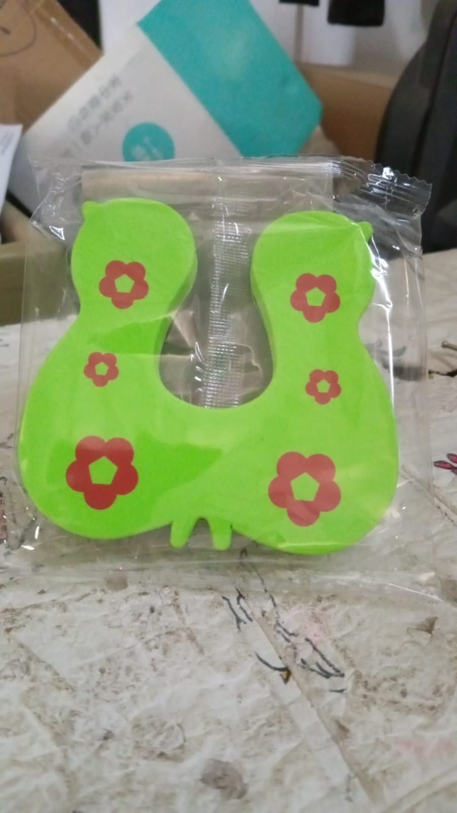 Baby door stopper, animal safety design, prevents door slamming and pinching Baby door stopper, animal safety design, prevents door slamming and pinching